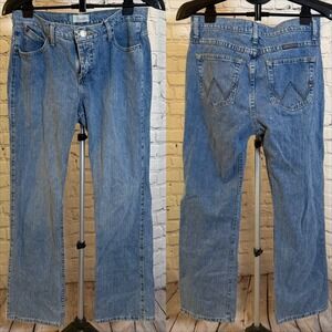 Wrangler Cash Cowgirl Cut Jeans Medium Wash Straight Leg 9/10x32